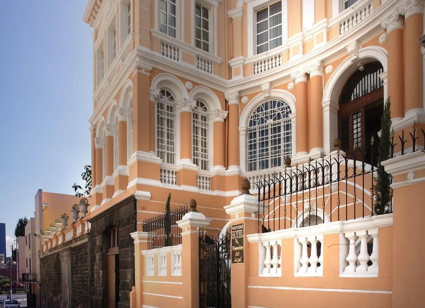 Boutique Hotel Mansion Del Angel Puembo